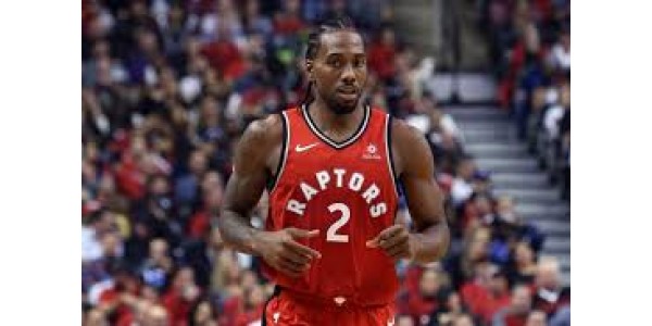 Kawhi Leonard contro il vecchio club San Antonio Spurs
